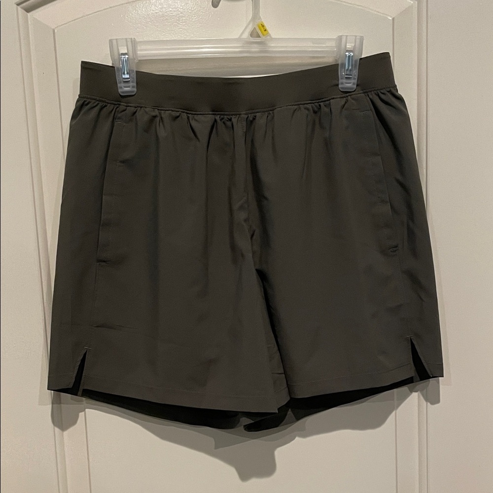 NWT Under Armour Men’s Tac Academy 5 inch Fitted Shorts, Size Large, Green